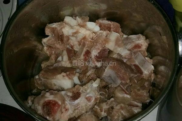 蒜泥鼓汁排骨的做法图解1