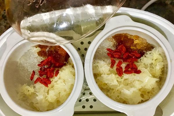 雪燕桃胶炖牛奶的做法图解4