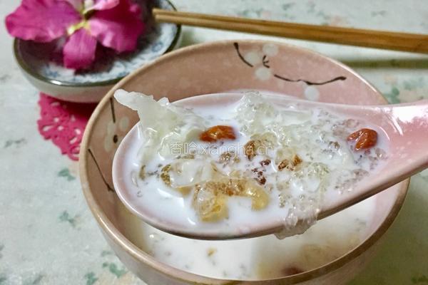 雪燕桃胶炖牛奶的做法图解7