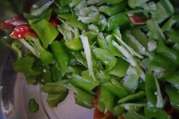 辣子鸡丁的做法图解1