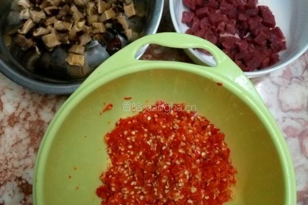 香辣香菇牛肉酱的做法图解2