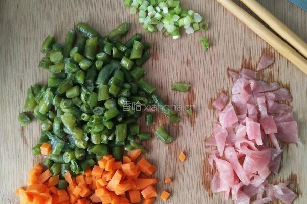 豇豆角胡萝卜肉丁打卤面的做法图解1