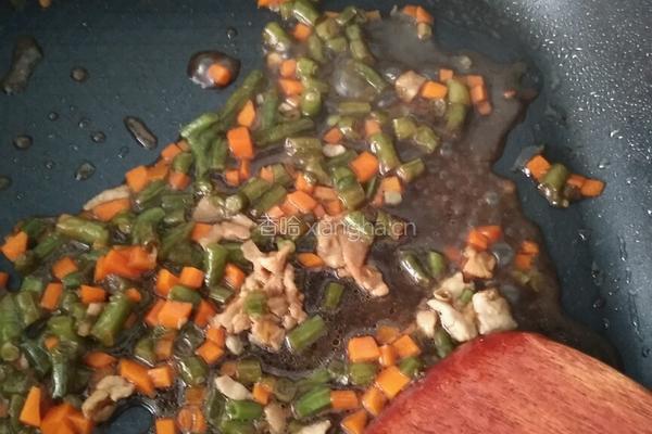 豇豆角胡萝卜肉丁打卤面的做法图解6