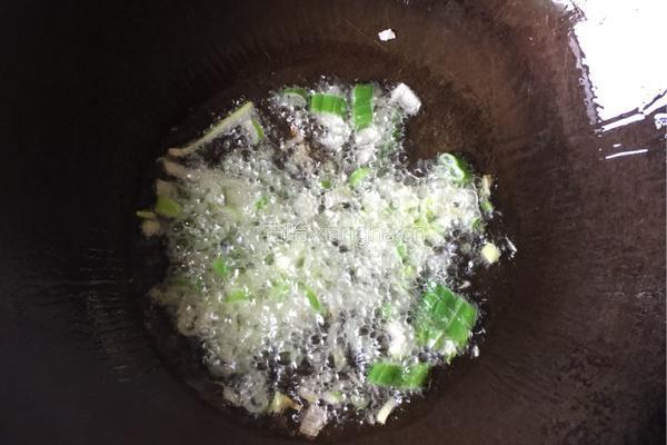 大头菜炒西红柿肉片的做法图解4