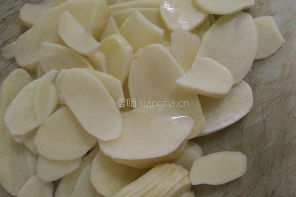 盐菜土豆汤的做法图解1