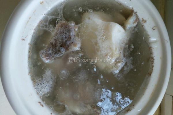 瘦肉沙虫粥的做法图解1