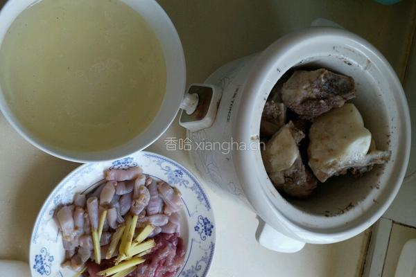 瘦肉沙虫粥的做法图解2
