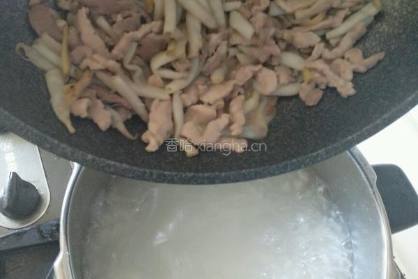 瘦肉沙虫粥的做法图解3