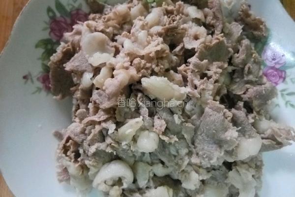孜然羊肉圆葱的做法图解1