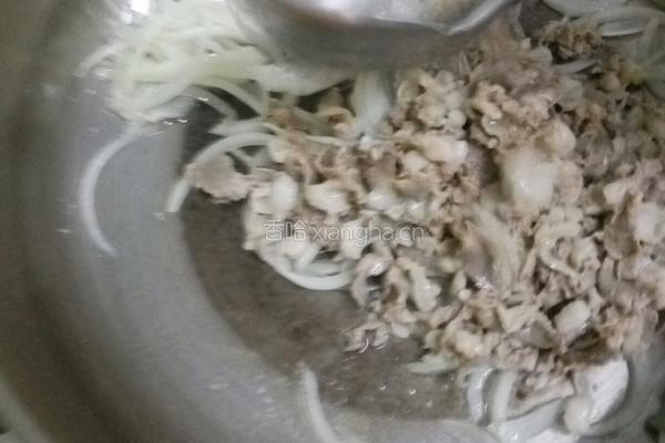 孜然羊肉圆葱的做法图解3