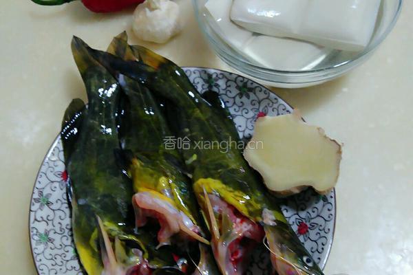 黄骨鱼烧豆腐的做法图解1