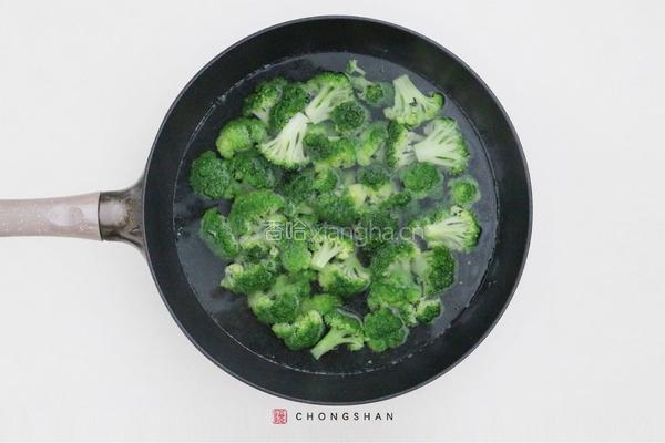 蒜蓉西蓝花的做法图解1