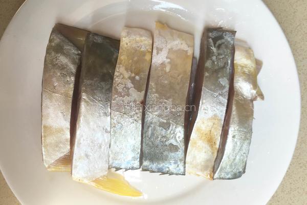香煎海鱼的做法图解2