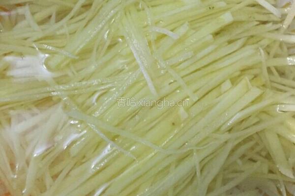 青椒土豆丝的做法图解1