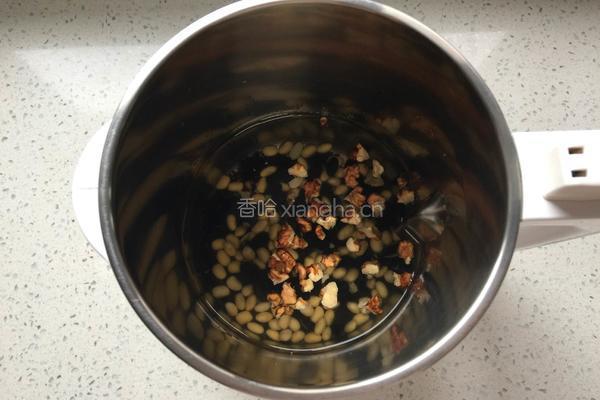 黑米核桃黑豆豆浆的做法图解4