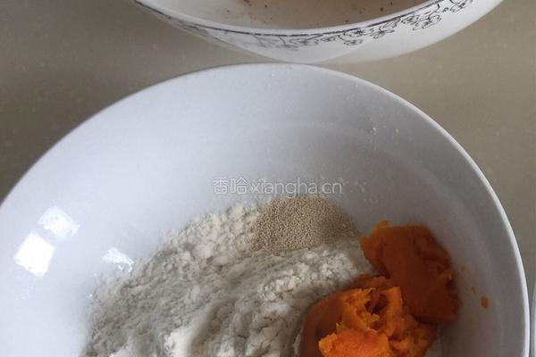 彩色蝴蝶花卷的做法图解1