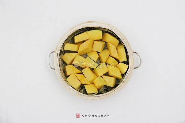 荷香南瓜蒸排骨的做法图解1