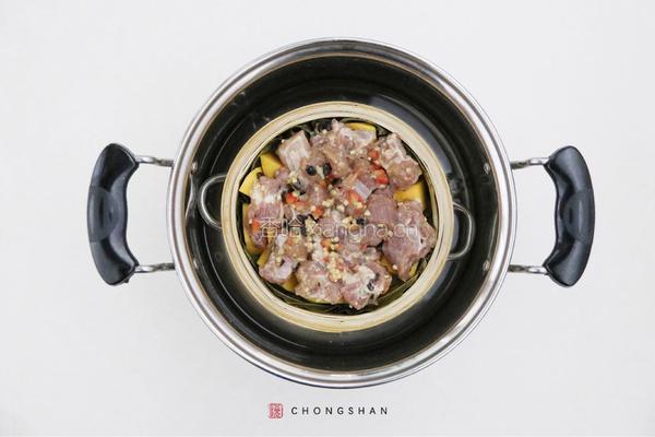 荷香南瓜蒸排骨的做法图解3