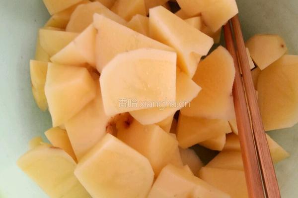 简单版土豆炖排骨的做法图解1