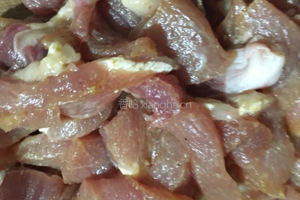 丝瓜炒肉片的做法图解2