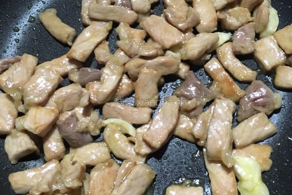 丝瓜炒肉片的做法图解3