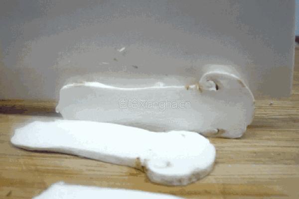黄油煎松茸&云腿蒸松茸的做法图解2