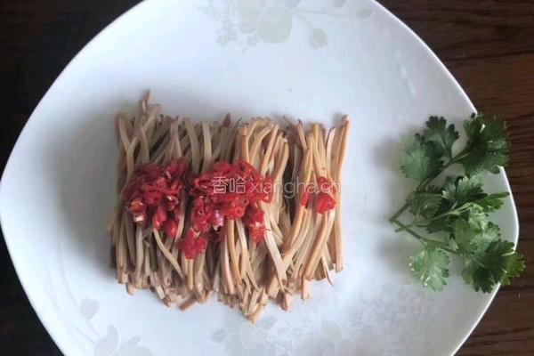 酸辣鸡蛋干的做法图解2
