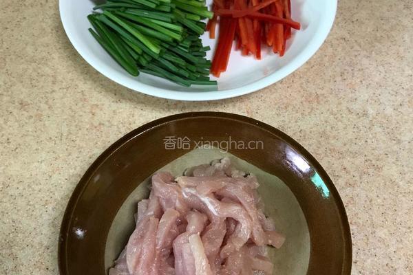 韮菜苔炒肉丝的做法图解2