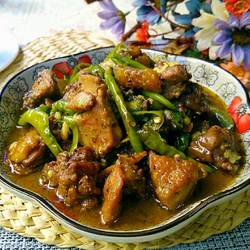 青椒焖鸡块的做法[图]