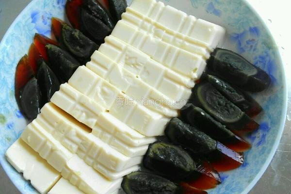 皮蛋豆腐的做法图解3