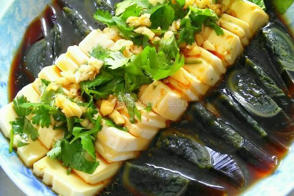 皮蛋豆腐的做法图解5