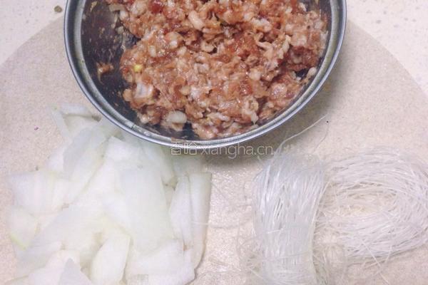 冬瓜粉丝丸子汤的做法图解1