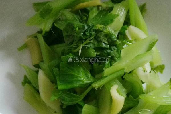 芹菜拌腐竹的做法图解5