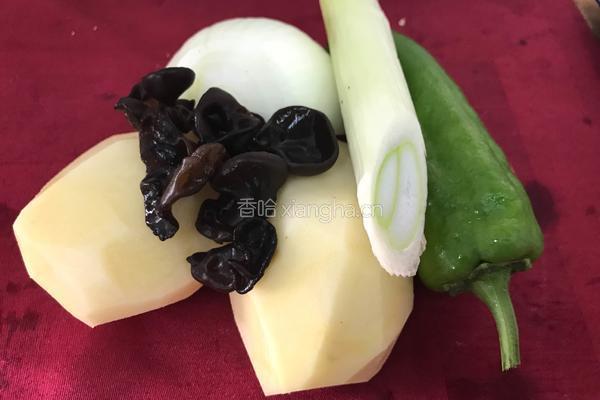 香辣土豆片的做法图解1