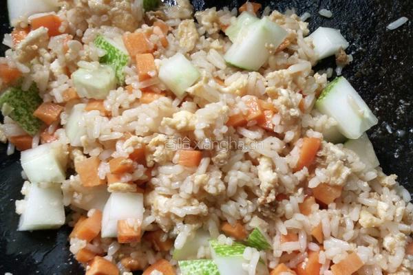 黄瓜胡萝卜蛋炒饭（蔬式蛋炒饭）的做法图解7