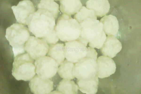 圆子茶树菇汤的做法图解1