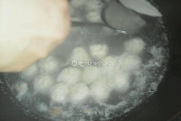 圆子茶树菇汤的做法图解3