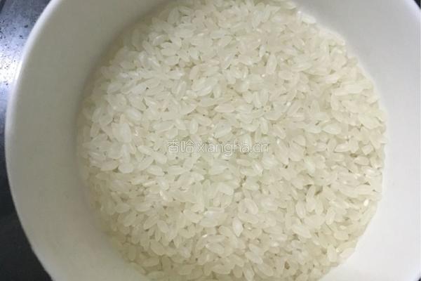 绿豆黑米粥的做法图解1