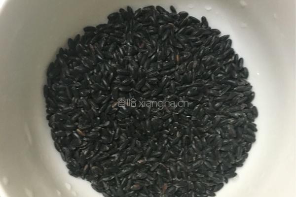 绿豆黑米粥的做法图解2