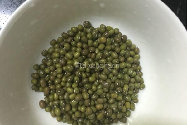 绿豆黑米粥的做法图解3