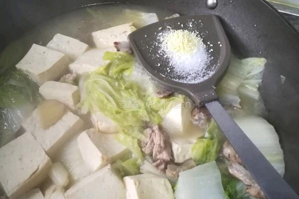 白菜炖豆腐的做法图解12