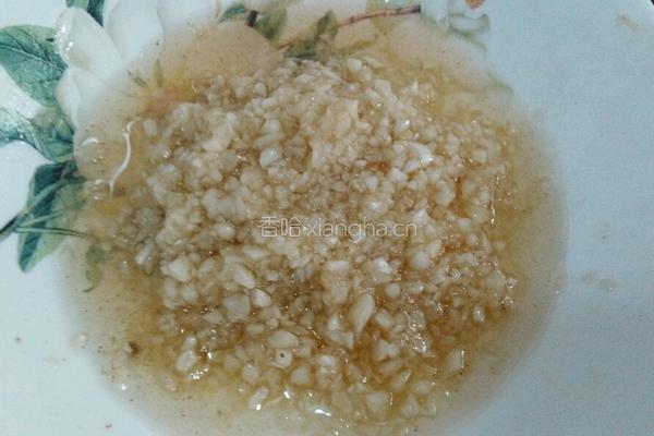 蒜茸蒸开边虾的做法图解5