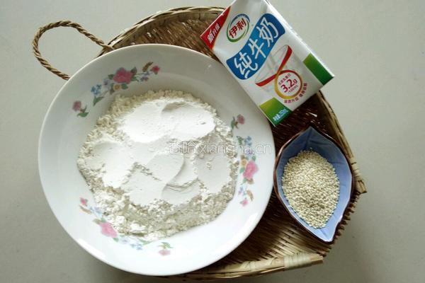 奶香芝麻手撕饼的做法图解1