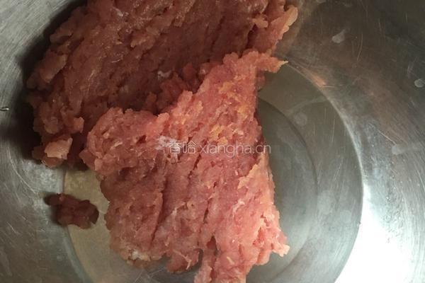 鲜虾水饺的做法图解1