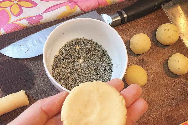 手工零食-芝麻小丸子（空气炸锅版）的做法图解2
