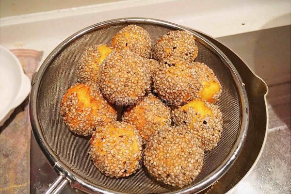 油炸版甜甜圈和南瓜芝麻小丸子的做法图解4