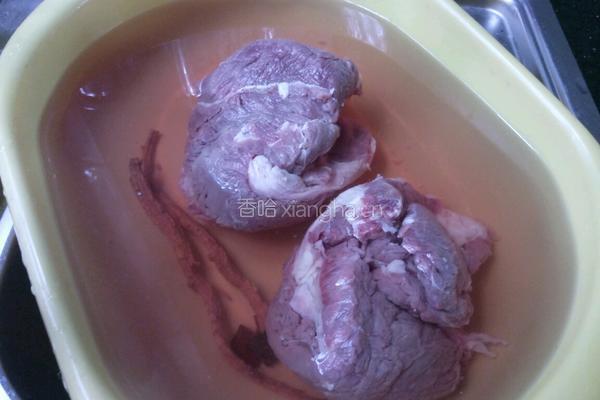 酱汁牛腩的做法图解1