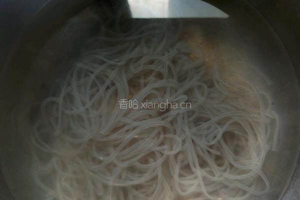 鸡蛋虾仁红椒粉丝面（中氏龙卷风面）的做法图解5