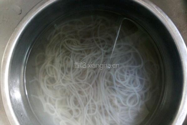 鸡蛋虾仁红椒粉丝面（中氏龙卷风面）的做法图解6