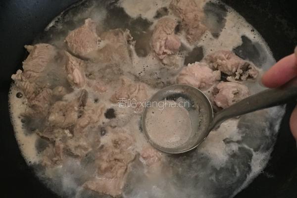 雪梨炖排骨的做法图解2